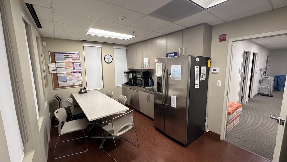 More Photos Of 130 Park St SE, Vienna Medical For Lease