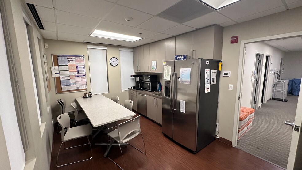 More Photos Of 130 Park St SE, Vienna Medical For Lease