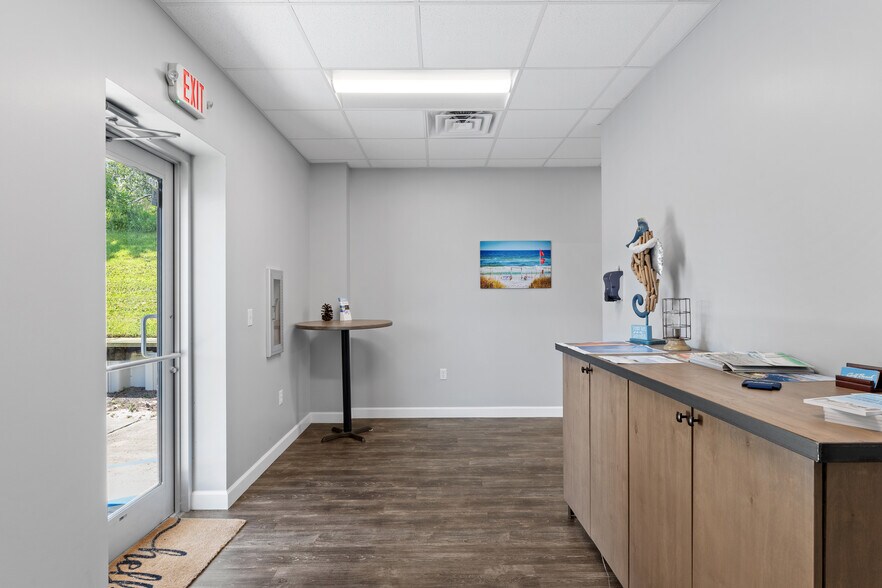 More Photos Of 209 Main St, Destin Storefront Retail Office For Sale