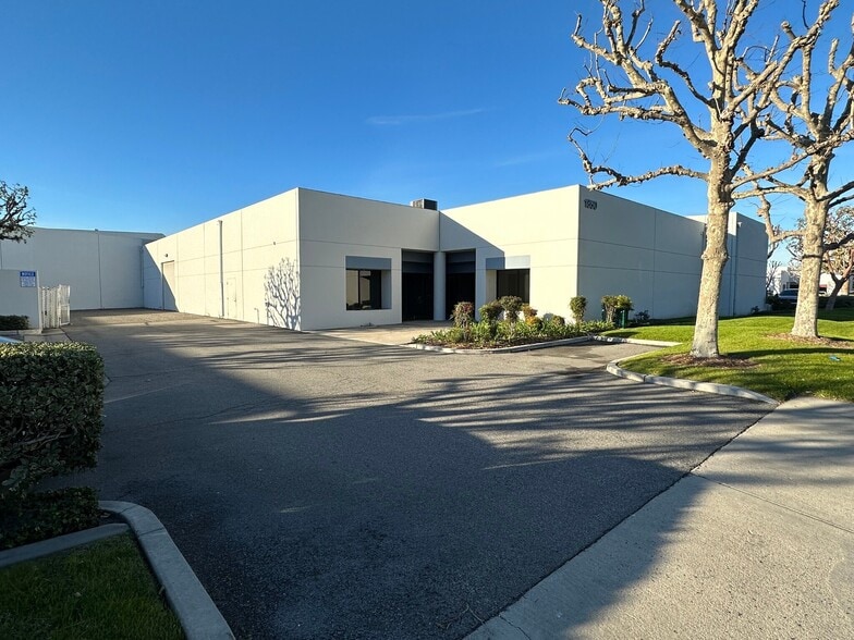 More Photos Of 1850 W Collins Ave, Orange Manufacturing For Lease