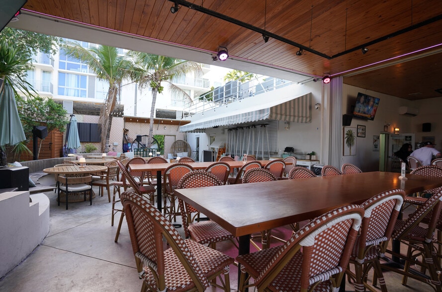 Primary Photo Of 166 SE 2nd Ave, Delray Beach Restaurant For Sale
