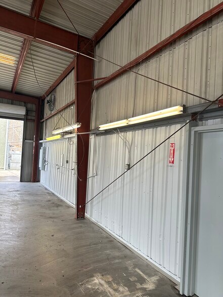 More Photos Of 11440 N Woodside Ave, Santee Service For Lease