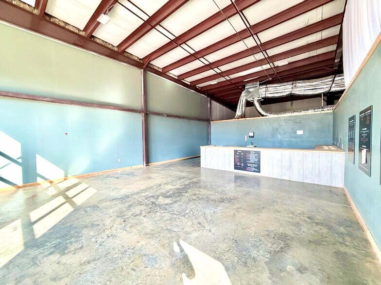 More Photos Of 306 E Chestnut St, Strafford Freestanding For Lease