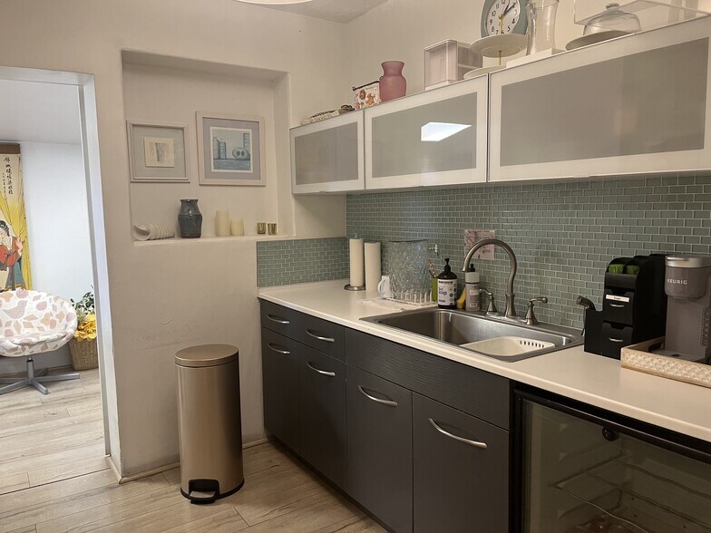 More Photos Of 219 E Lexington Ave, Phoenix Office Residential For Sale