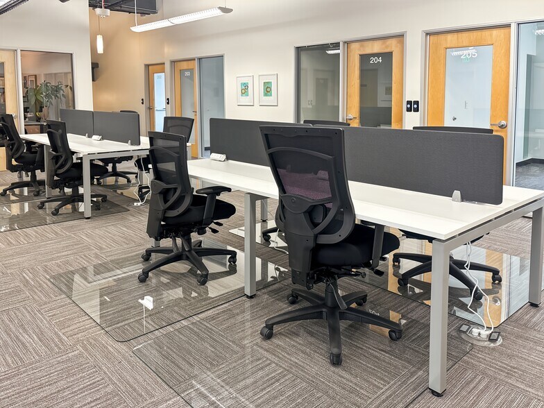 More Photos Of 100 Ravine Ln NE, Bainbridge Island Coworking Space