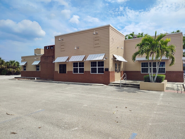 More Photos Of 1961 SE Federal Hwy, Stuart Restaurant For Lease