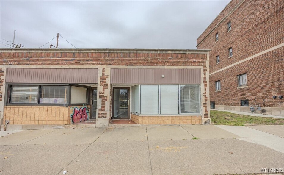 More Photos Of 524 Main St, Niagara Falls Industrial For Lease