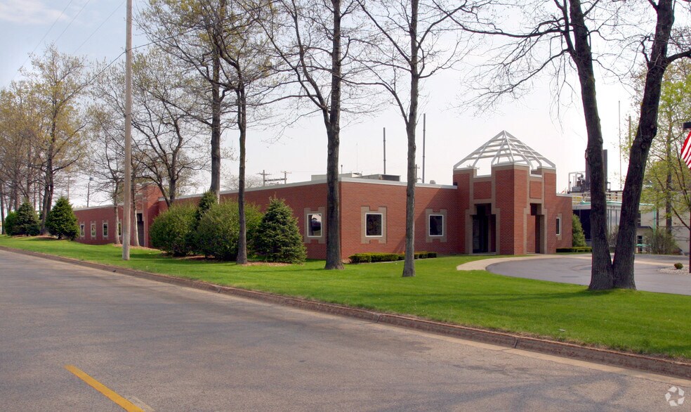 More Photos Of 2406 Roberts St, Muskegon Medical For Sale