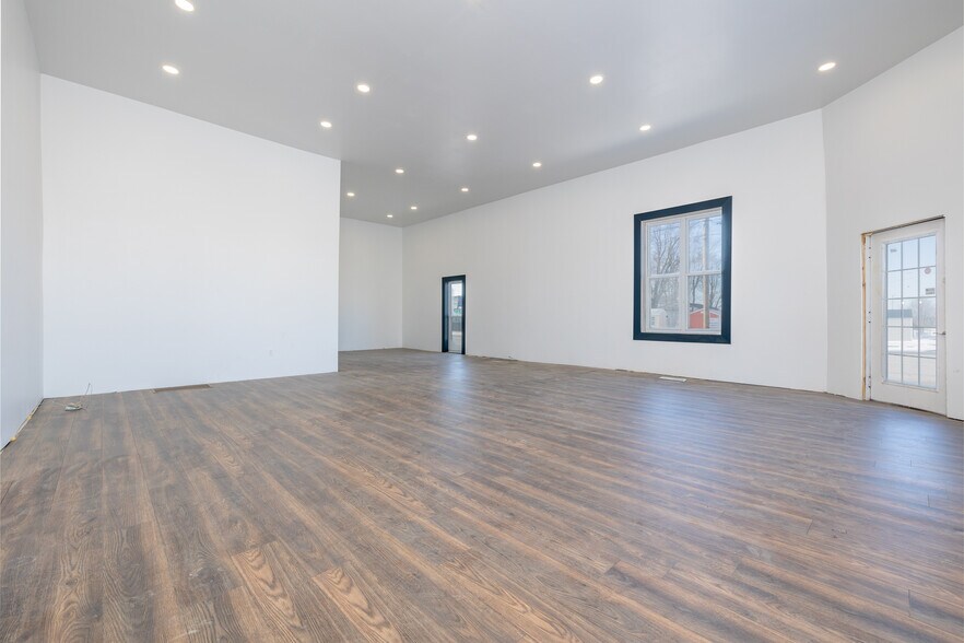 More Photos Of 100 S Main St, New Hampshire Storefront Retail Residential For Sale