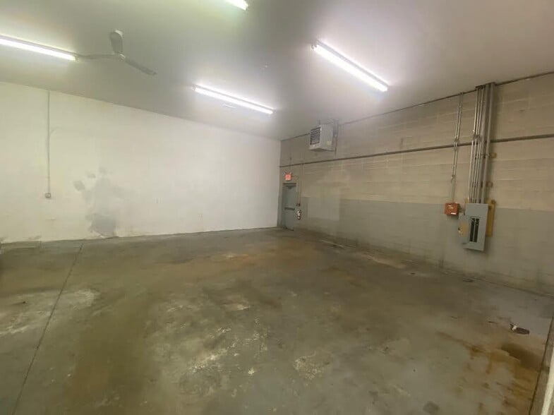 More Photos Of 5800 Post Rd, East Greenwich Warehouse For Lease