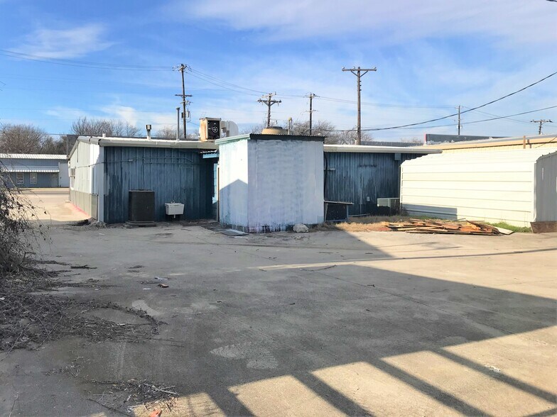 More Photos Of 412 FM 718, Newark Restaurant For Lease