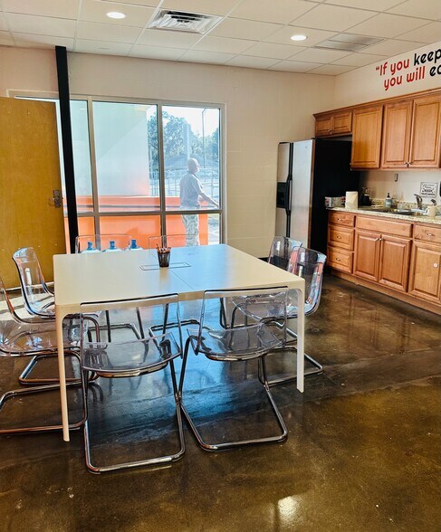 More Photos Of 714 N Massachusetts Ave, Lakeland Loft Creative Space For Lease