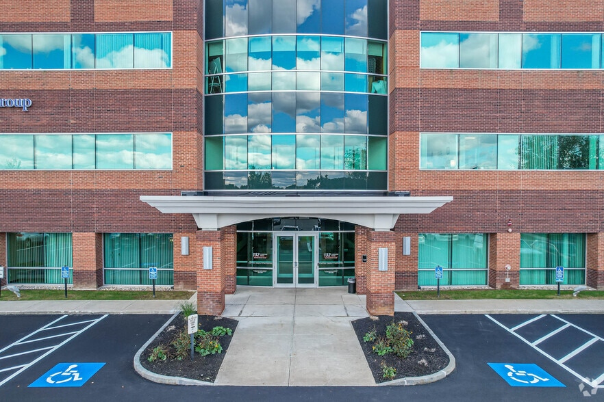 More Photos Of 132 Turnpike Rd, Southborough Office For Lease