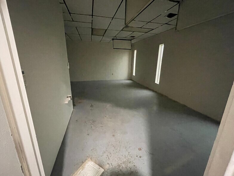 More Photos Of 6901 W Okmulgee Ln, Muskogee Warehouse For Sale