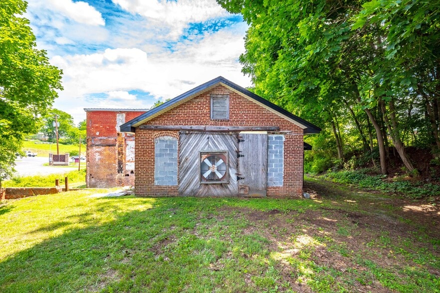 More Photos Of 1340 W Main St, Wytheville Loft Creative Space For Sale