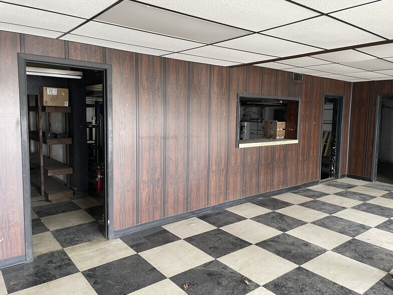 More Photos Of 1992 Mount Pleasant Rd, Greensburg Showroom For Lease