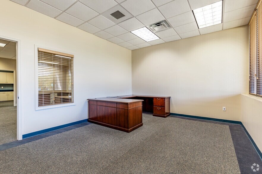 More Photos Of 2046 Bayshore Blvd, Dunedin Storefront Retail Office For Sale