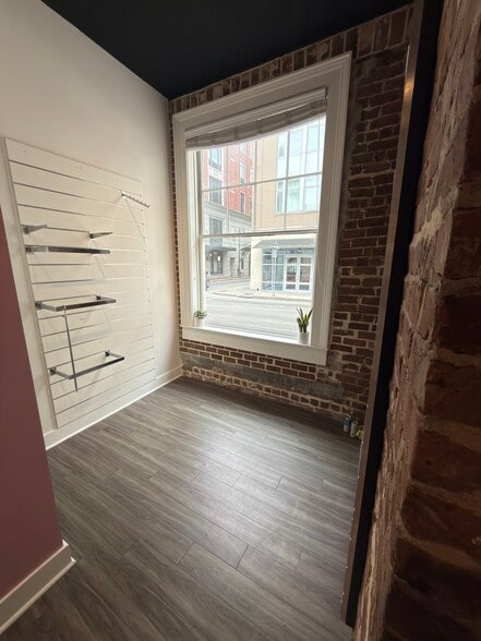 More Photos Of 10 Whitaker St, Savannah Storefront Retail Residential For Lease