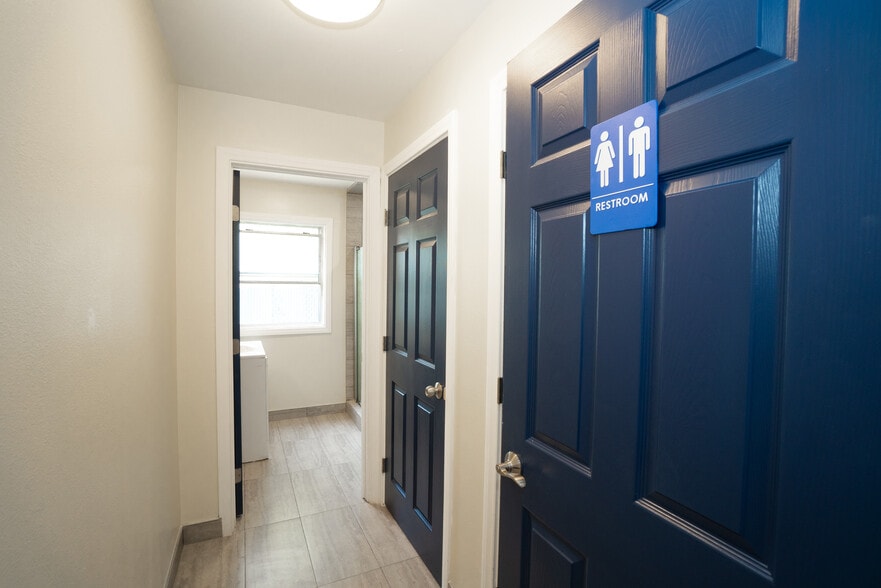 More Photos Of 238 W 10th St, San Pedro Hotel For Sale