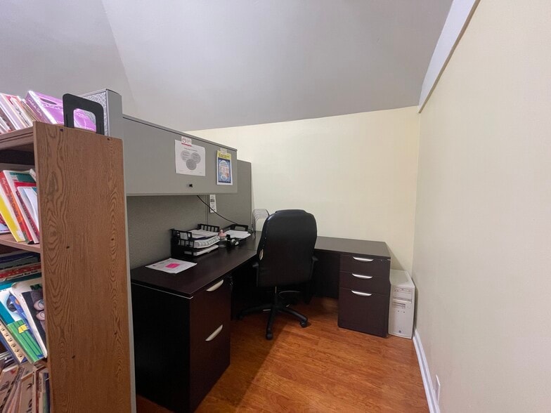 More Photos Of 2300 10th Ct, Birmingham Office Residential For Sale