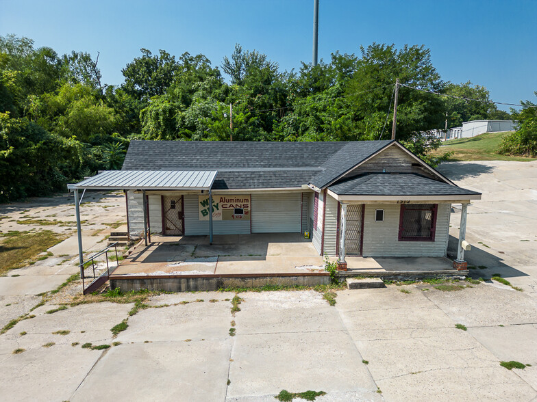 Primary Photo Of 1512 S 2nd St, Leavenworth Recycling Center For Sale