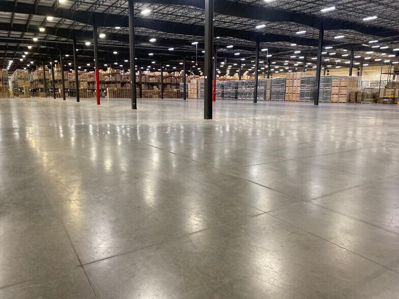 More Photos Of 81 Commerce Dr, Fall River Warehouse For Lease