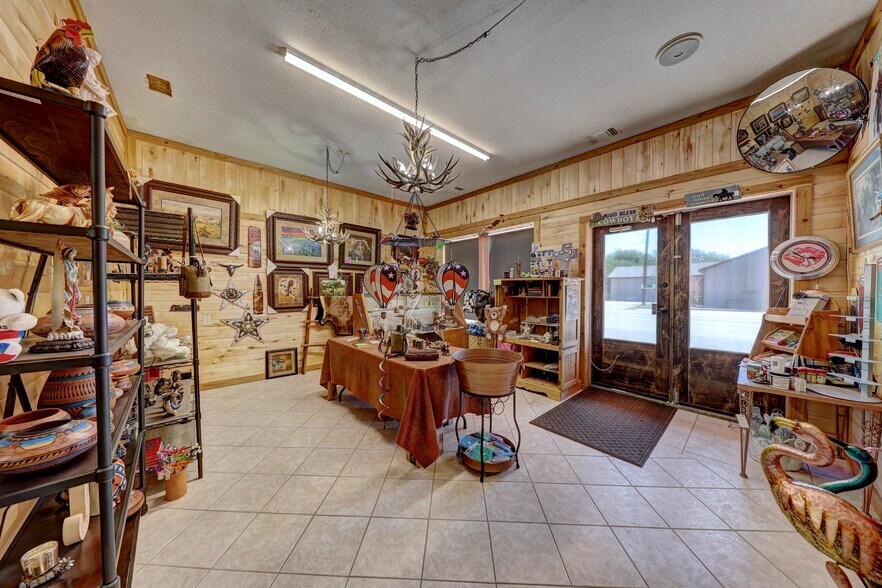 More Photos Of 105 N 11th St, Junction General Retail For Sale