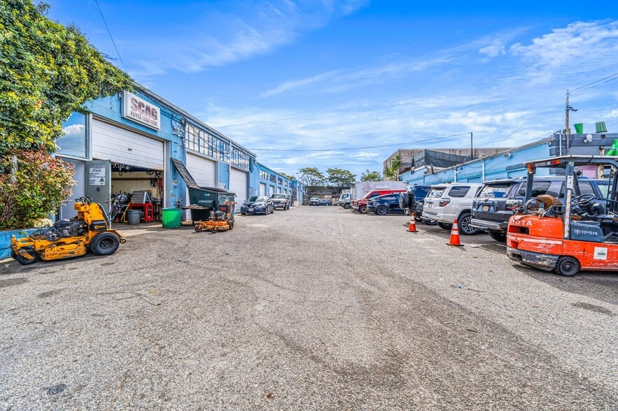 More Photos Of 75 Windsor Ave, Mineola Warehouse For Sale