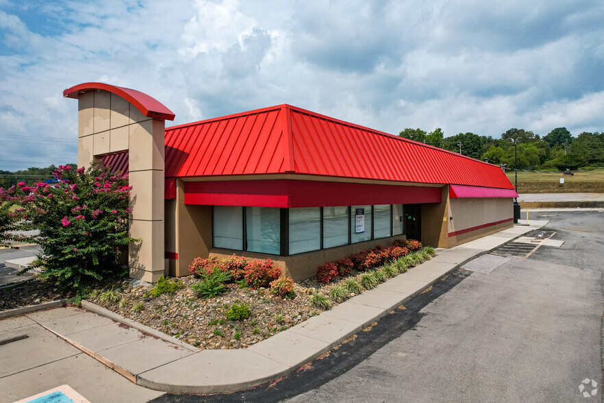 Primary Photo Of 305 E Emory Rd, Powell Fast Food For Lease