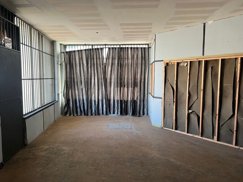 More Photos Of 4440 York Blvd, Los Angeles Manufacturing For Lease