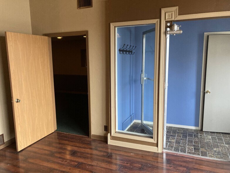 More Photos Of , Green Bay General Retail For Sale