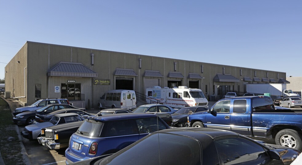 More Photos Of 3208-3214 Skylane Dr, Carrollton Light Distribution For Lease