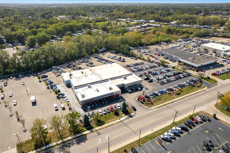 More Photos Of 945 E Chicago St, Elgin Auto Dealership For Sale
