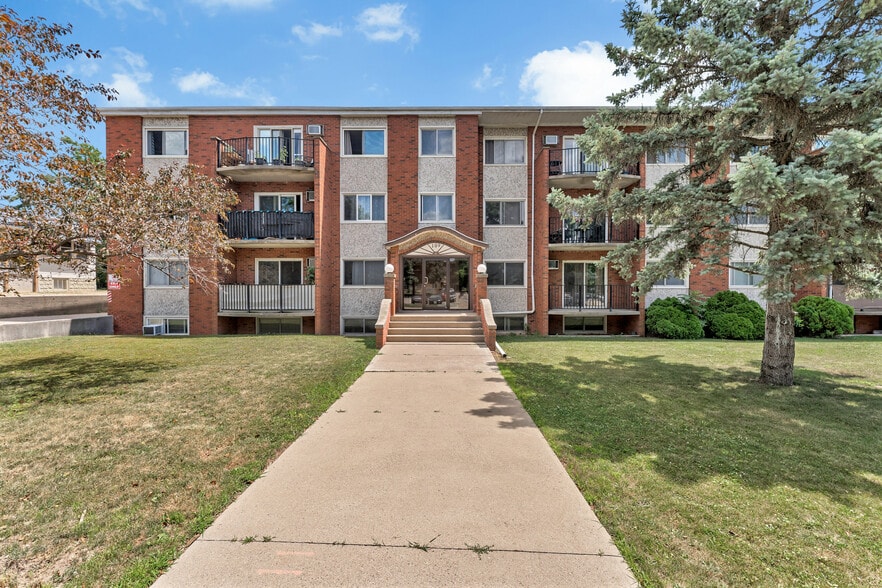 More Photos Of 109 Division St N, Kingsville Apartments For Sale