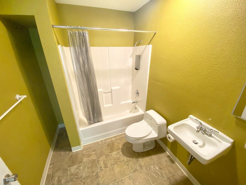 More Photos Of 4320 Redwood Hwy, San Rafael Warehouse For Sale