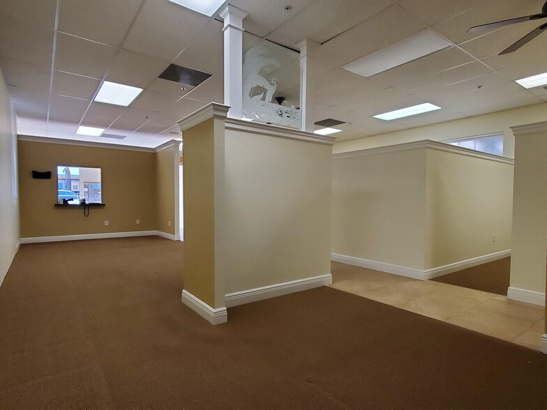 More Photos Of 375 Commercial Ct, Venice Office For Lease