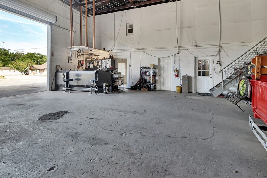 More Photos Of 309 S Florida Ave, Deland Auto Repair For Sale