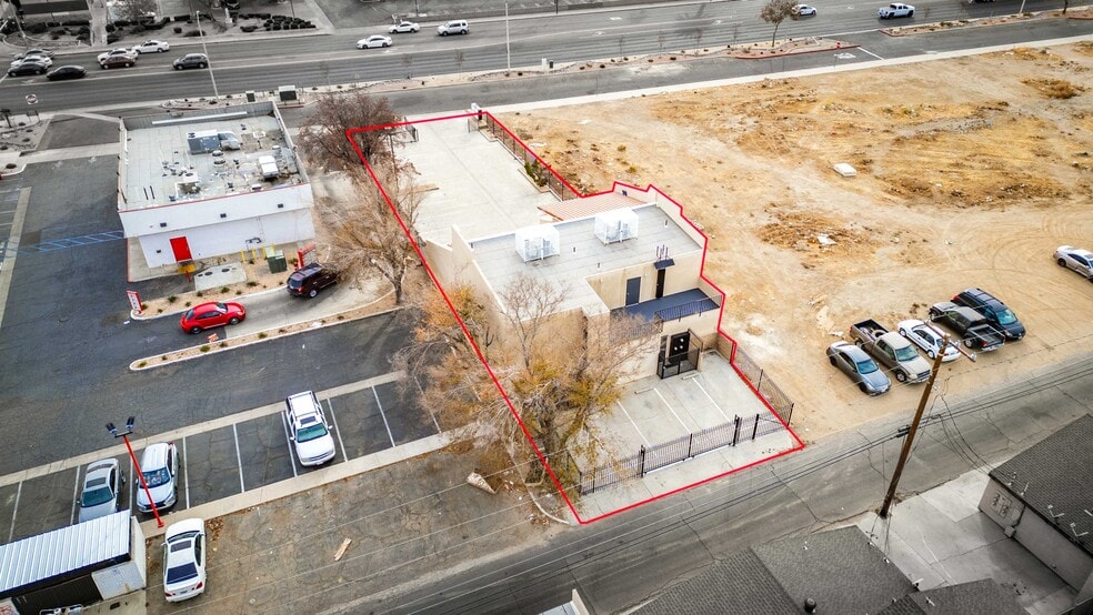 More Photos Of 465 E Palmdale Blvd, Palmdale Loft Creative Space For Lease