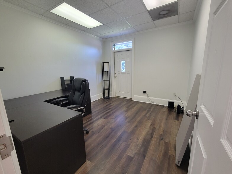 More Photos Of 115 Sycamore Dr, Athens Office For Sale
