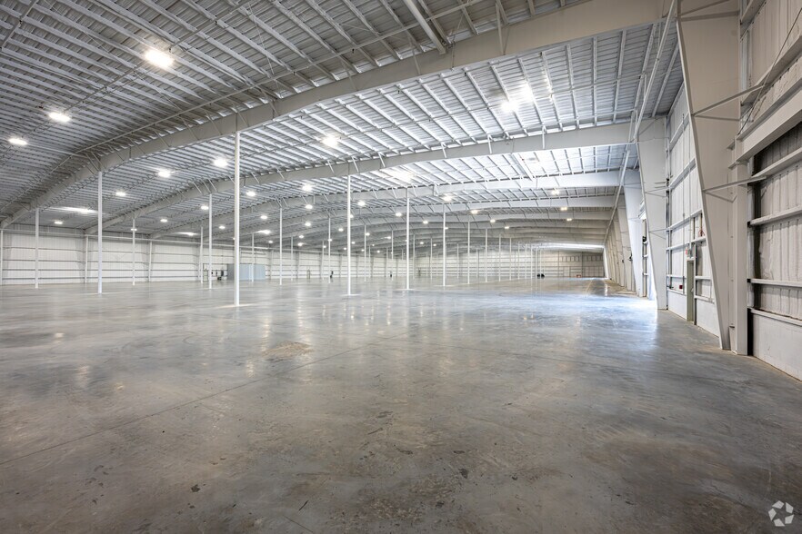 More Photos Of 2030 Rue Sucre, Suite 100, Luling Distribution For Lease