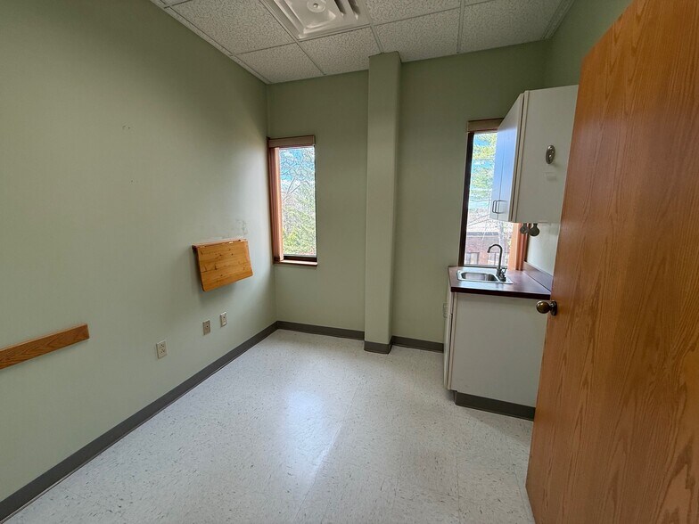 More Photos Of 100 Foden Rd, South Portland Medical For Lease