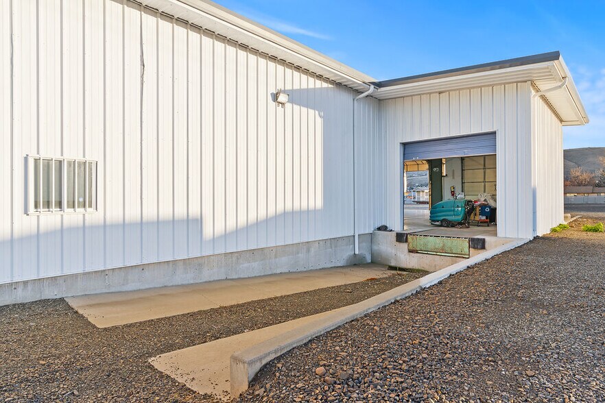 More Photos Of 1220 Industrial Way, Union Gap Warehouse For Lease