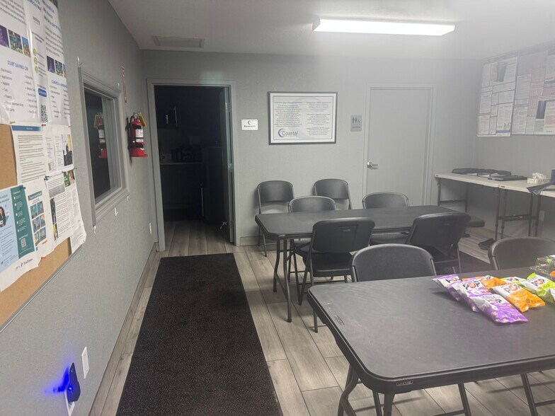 More Photos Of 481 Thorpe Rd, Orlando Warehouse For Lease