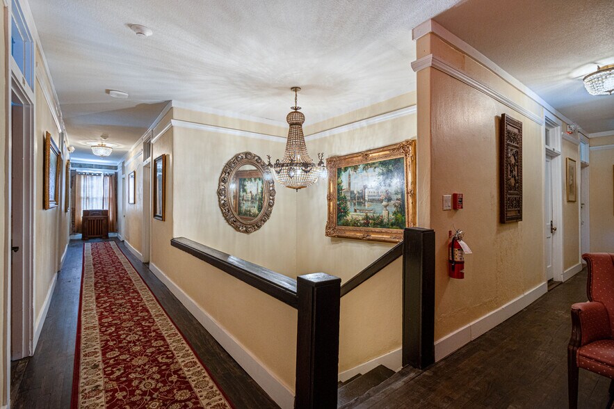 More Photos Of 115 E Commerce St, Mineola Hotel For Sale