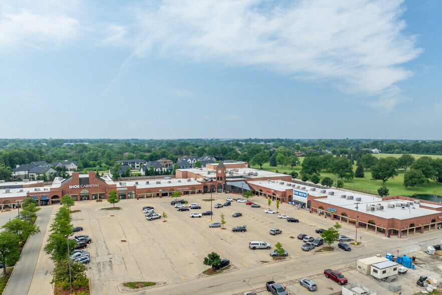 More Photos Of 1001 W 75th St, Woodridge Storefront For Lease