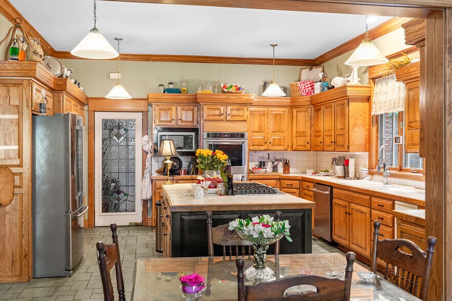 More Photos Of 46 Hillside Ave, Eureka Springs Hospitality For Sale