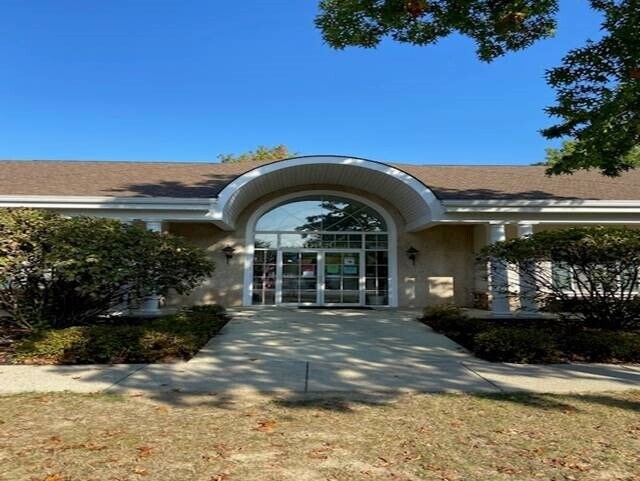 More Photos Of 101 Floral Vale Blvd, Yardley Bank For Lease