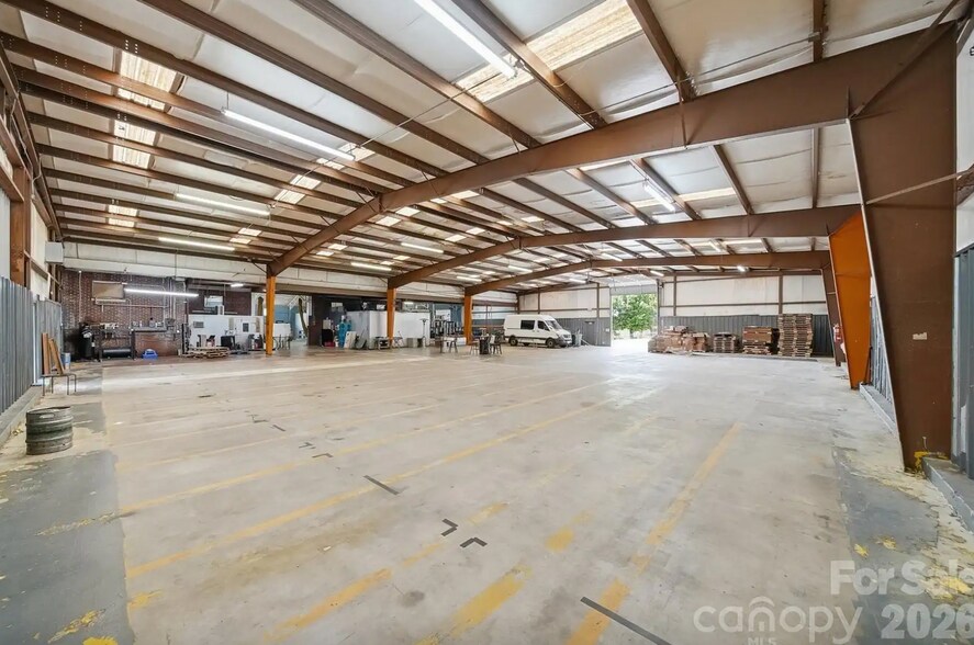 More Photos Of 47 Duke St, Granite Falls Bar For Sale