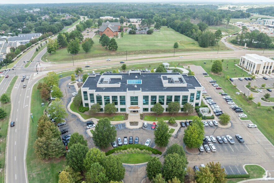 More Photos Of 1076 Highland Colony Pky, Ridgeland Office For Lease