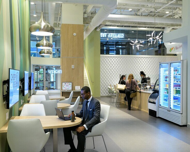 More Photos Of 227 W Trade St, Charlotte Office For Lease